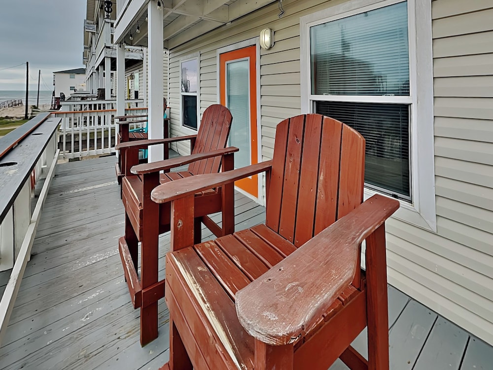 Twin Palms at Surfside by Ryson Vacation Rentals