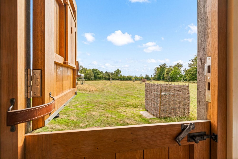 Drovers Hill at Stonor - Quercus - Shepherds hut