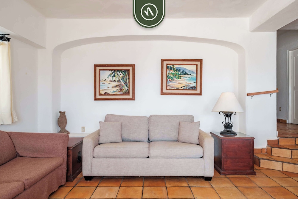 Amazing 2 BR Condo Overlooking the Pool - Romantic Zone