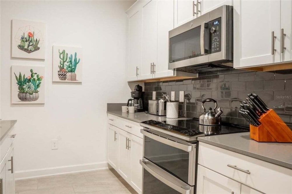Stunning 4 Bed Townhome Pool & Waterpark 4 Bedroom Townhouse