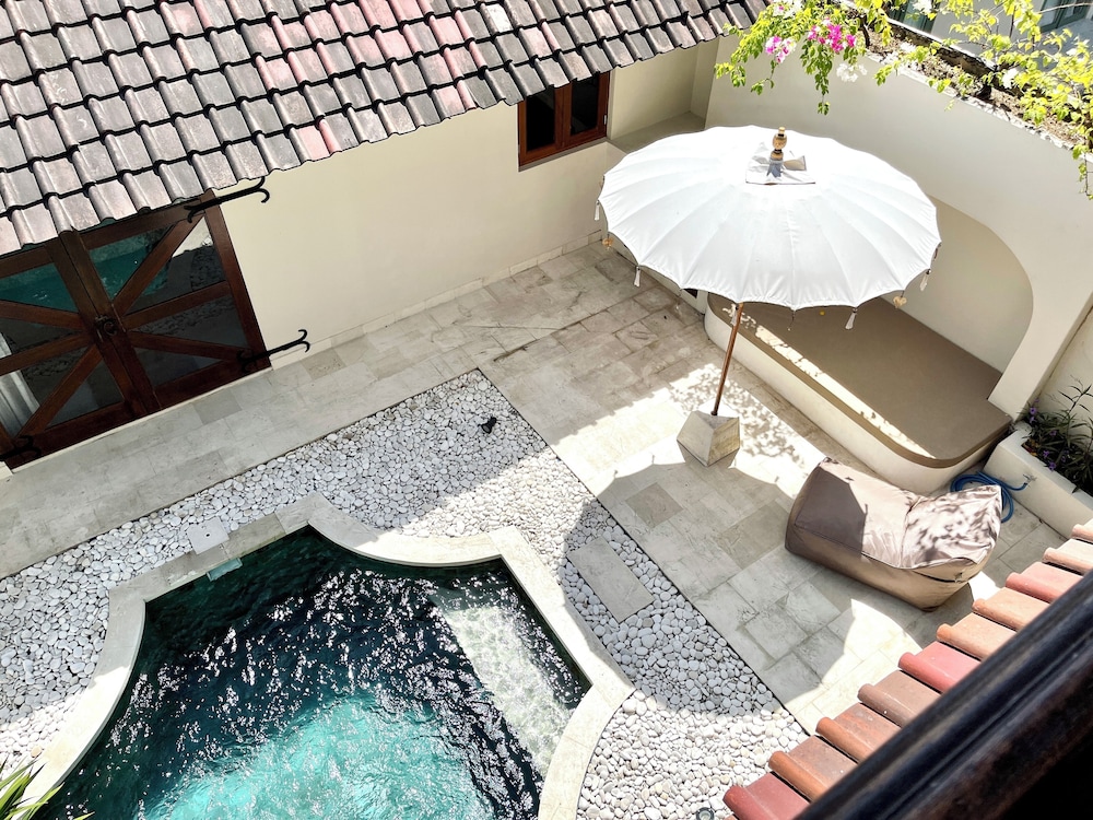 Charming Two Bedroom Villa Near Seminyak