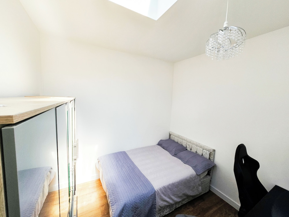 Cleave House - Stylish & Chic 3 Bed House Mins From Central London