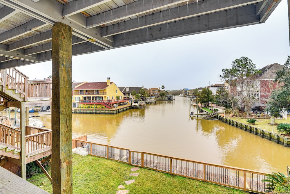 7 Mi to Kemah Boardwalk: Waterfront Houston Condo