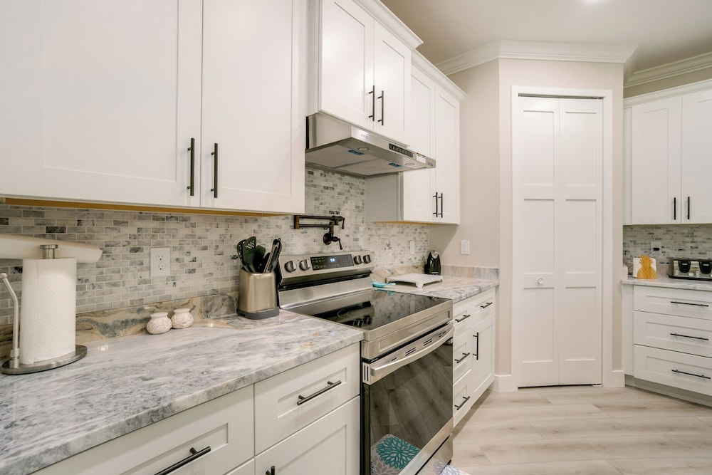 Golf Days & Beach Fun: Port Charlotte Home w/ Yard