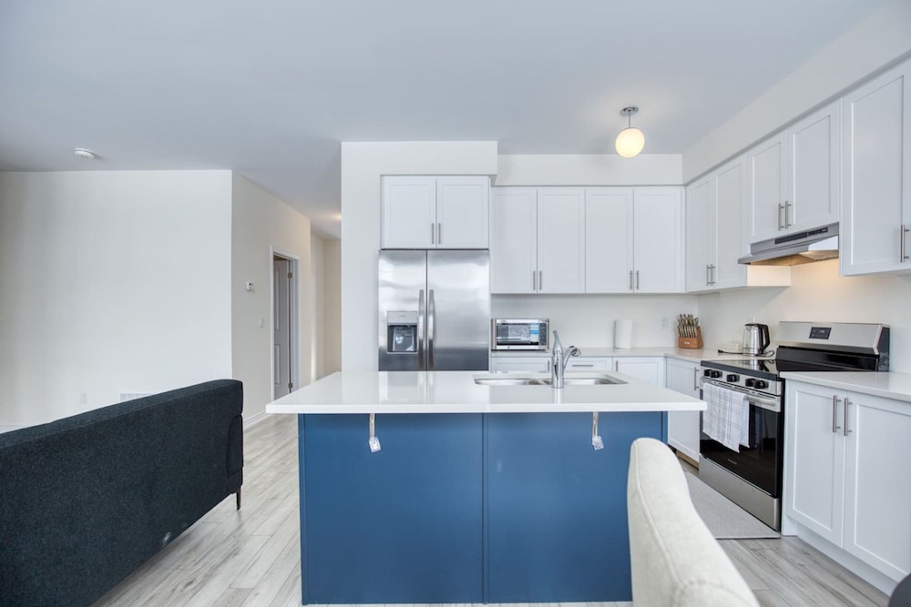 Spacious Brand New 4-bed Retreat in Quinte West