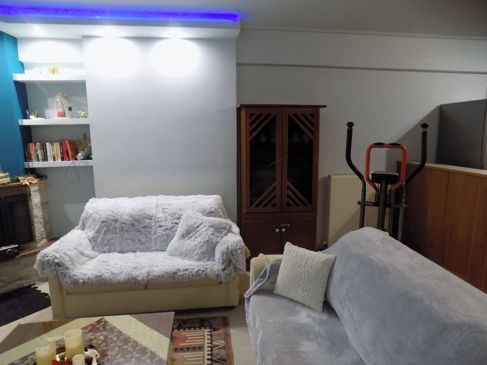 Natalys 2 Bd Gorgeous Apt in Volos