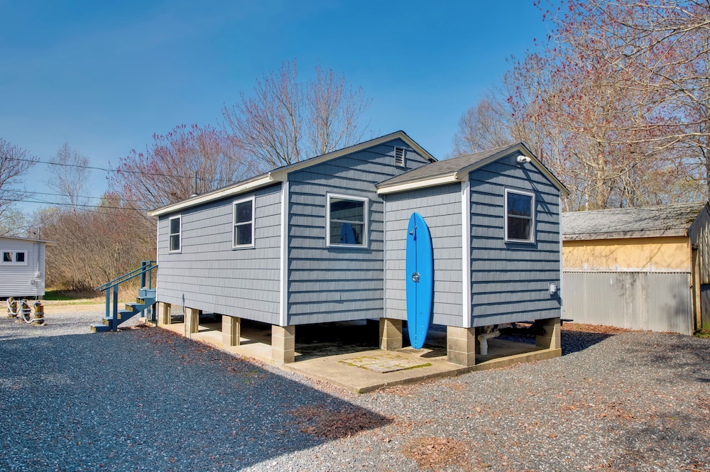 Walk to Long Sands Beach: Cottage w/ Fire Pits!