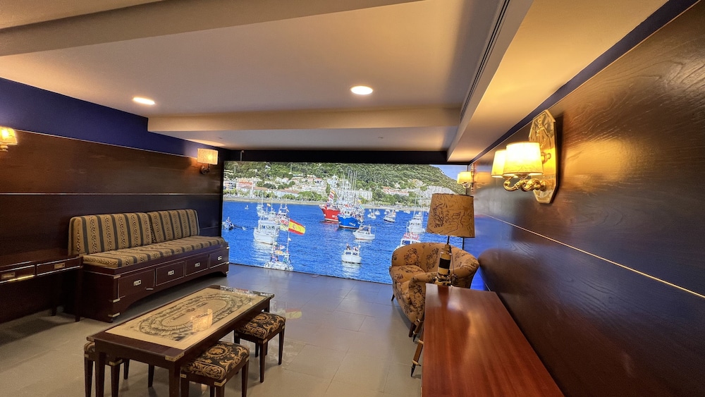 lounge