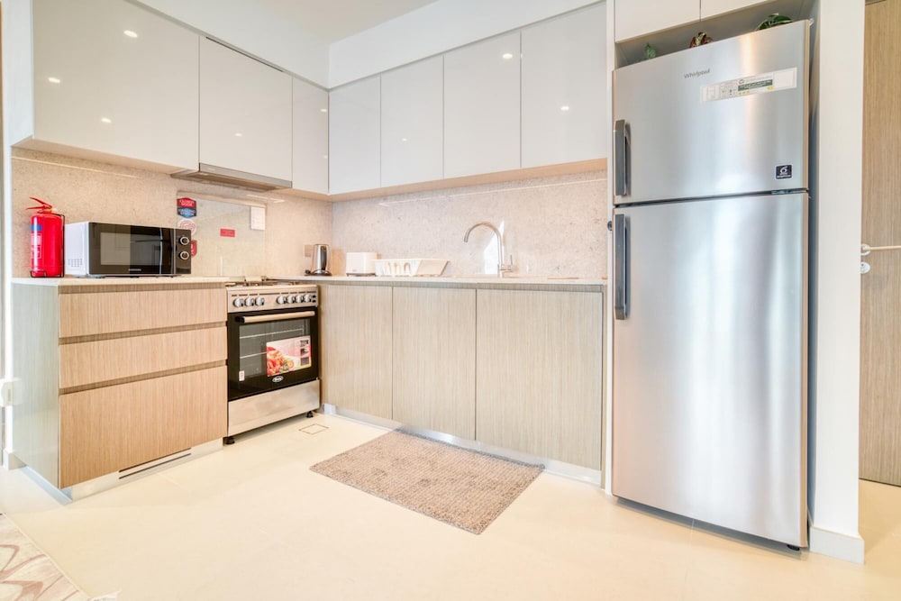City Lights and Luxury Living Close to Dubai Mall