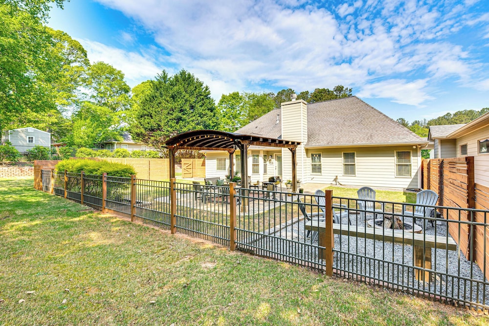Outdoor Entertainment Area: Sharpsburg Home!