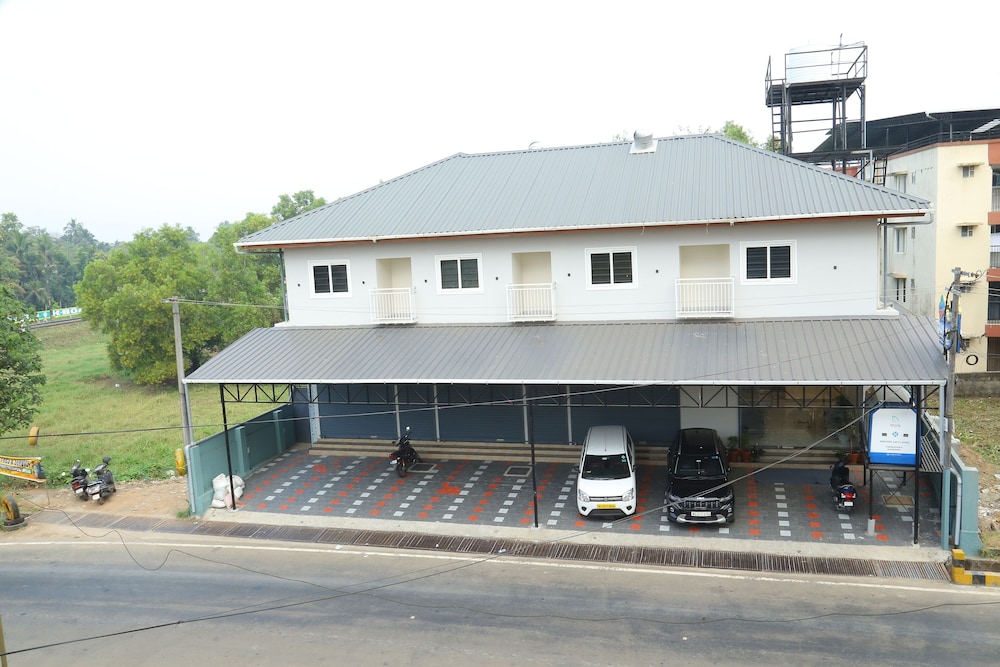 Cloud9 Airport Hotel