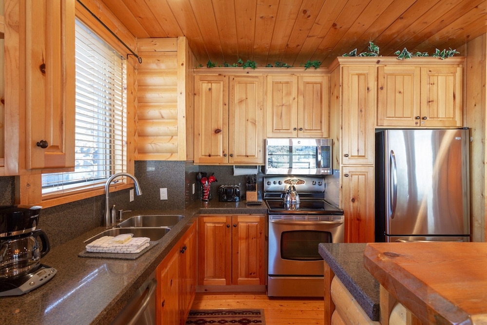 Comstock Lodge at Deer Valley Resort - Two Bedroom Condo with Hot Tub #101 2 Condo