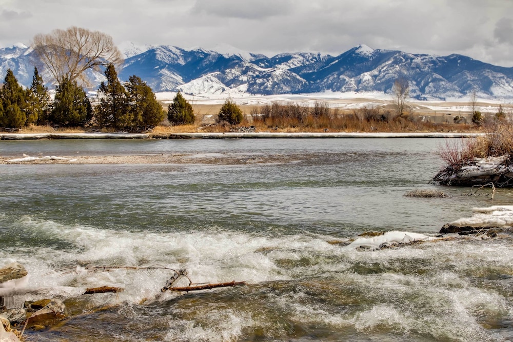 Beautiful Jefferson River Cabin w/ Mountain Views! - Property Image 1