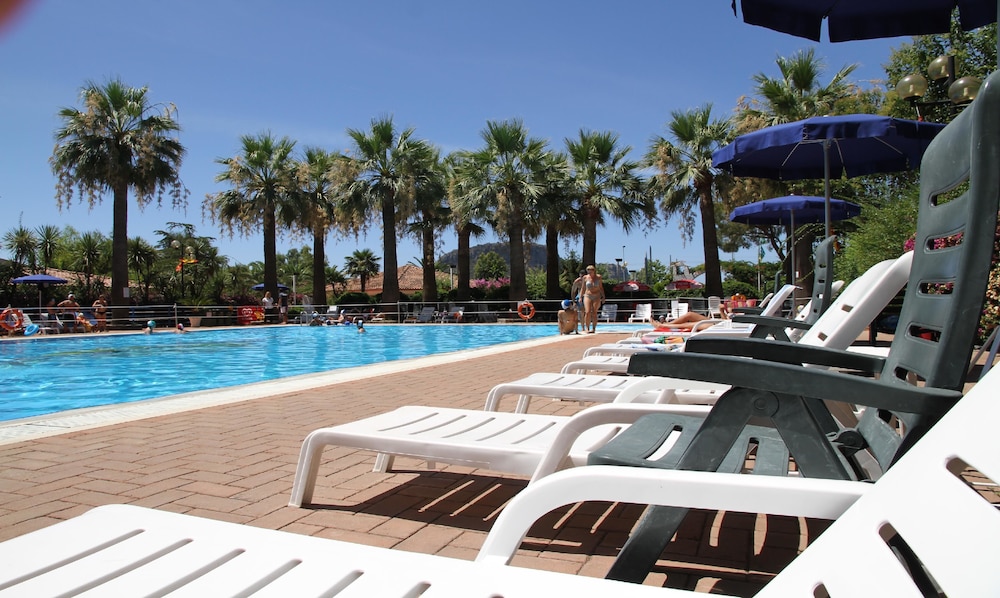 Villaggio Turistico La Mantinera Hotel