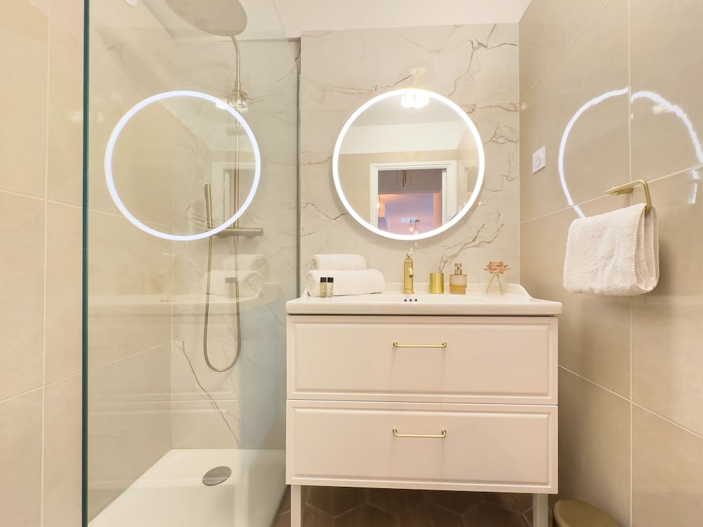 Le Dor in Cannes With 1 Bedrooms and 1 Bathrooms