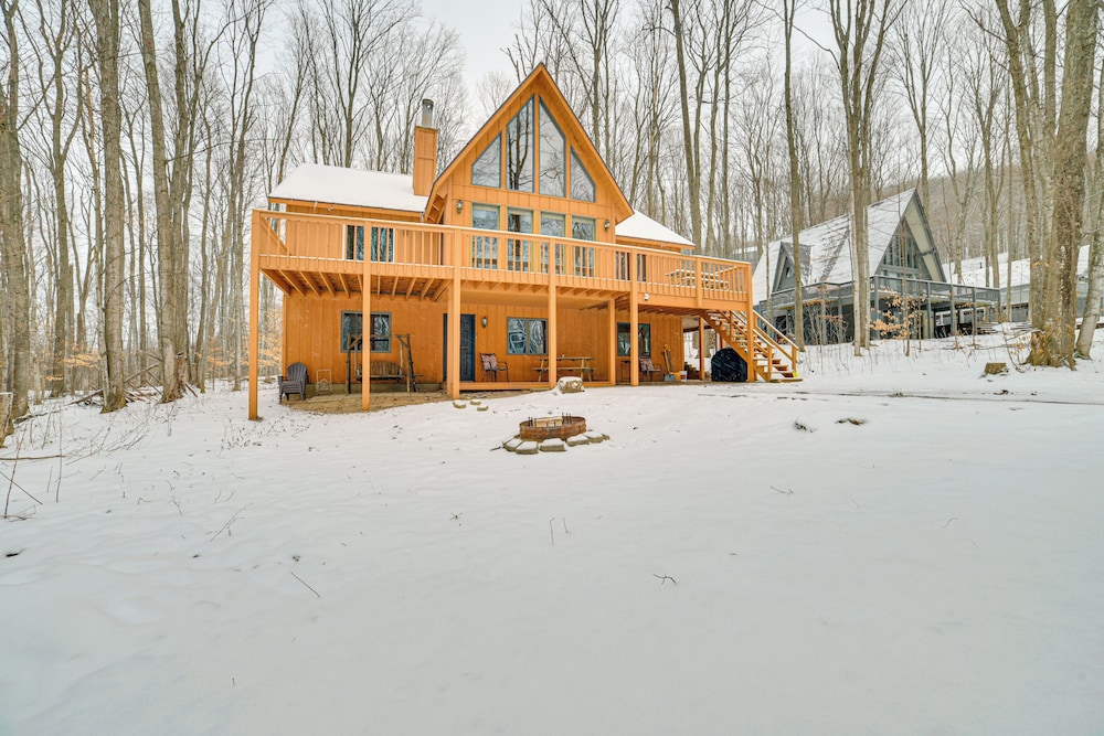 < 1 Mi to Nubs Nob Ski: Cabin w/ Sauna & Deck!