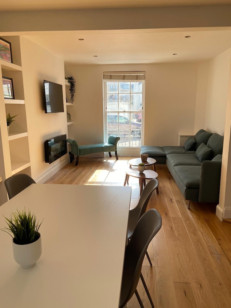 Warwick House, photo 30