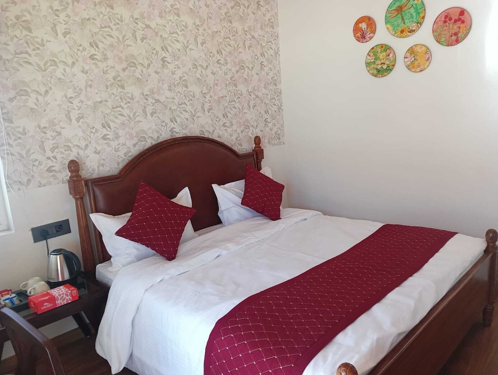 NAINA LODGE