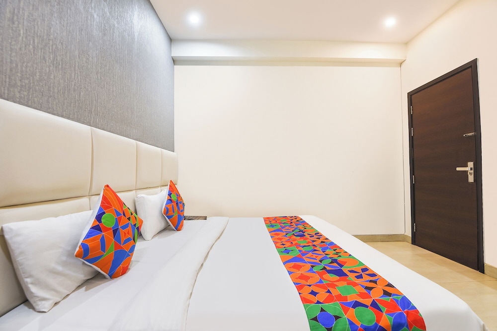 Fabhotel Monsella