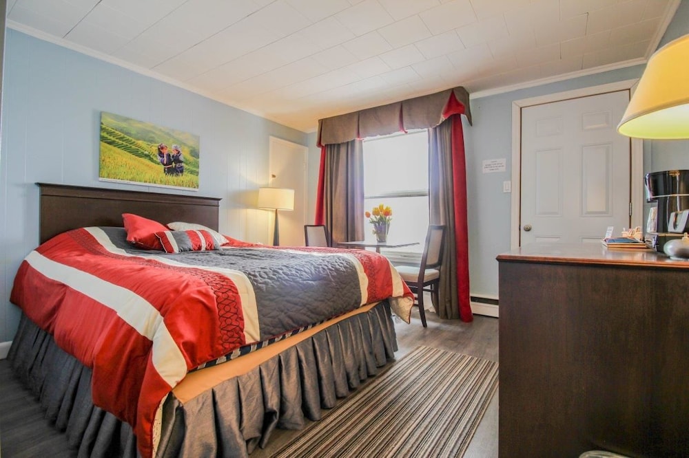 Cornwall Vacations - The White Horse Motel - Property Image 4