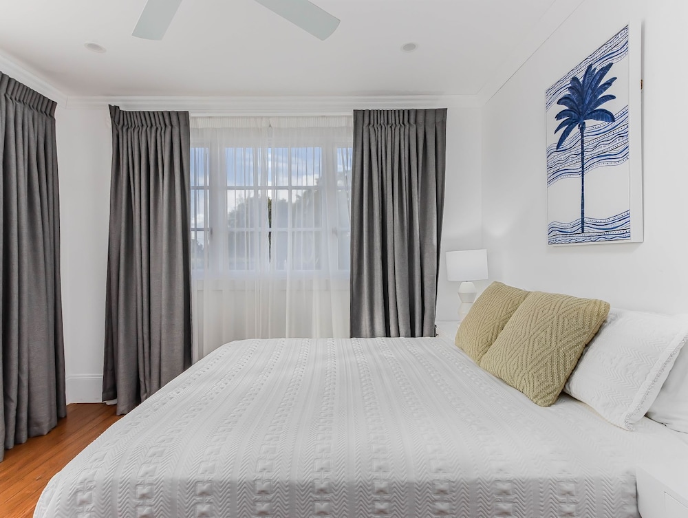 Hamptons White House