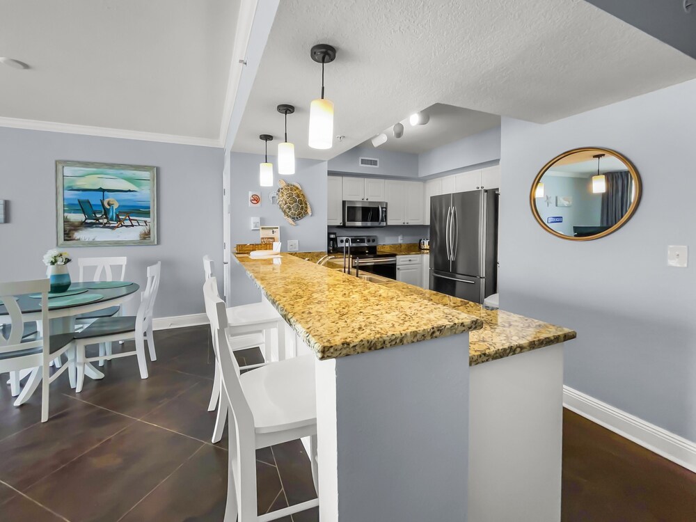Driftwood 1 Bedroom Condo by RedAwning view 5
