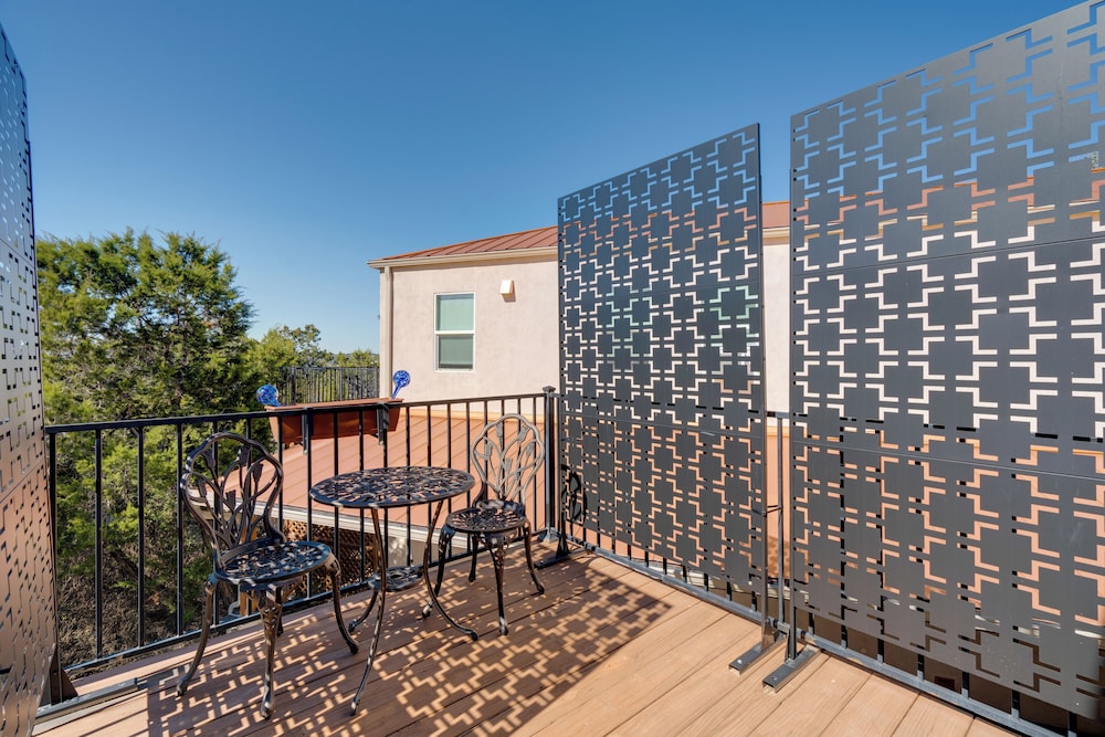 Stylish Apt Near Lake Travis w/ Entertainment