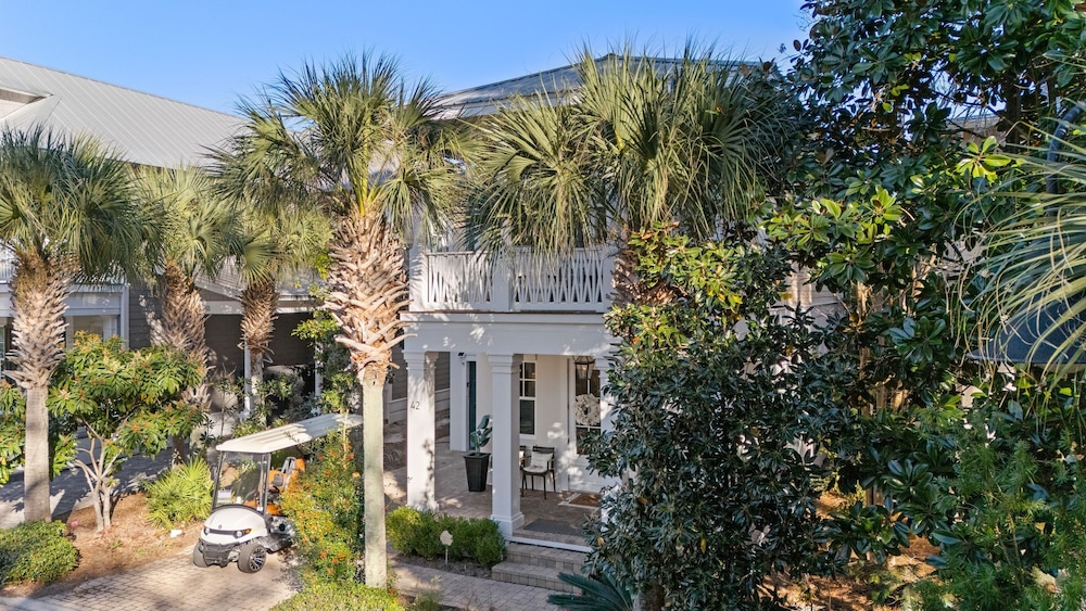 Seagrove Gardens Mins to the Beach Santa Rosa Retreat w Golf Cart A Design