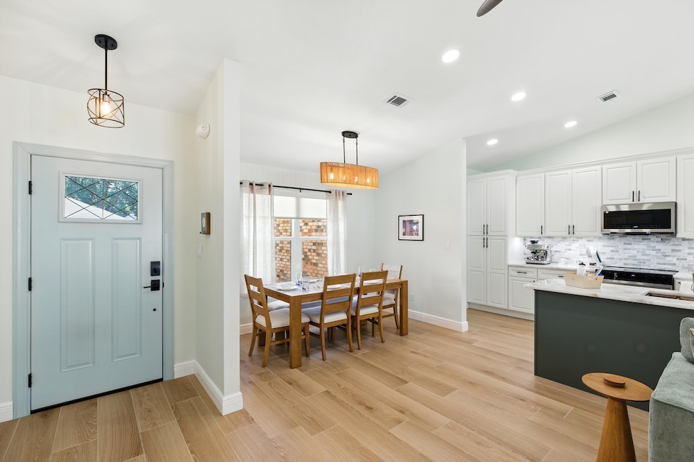 Sunny 3BR w/Hot Tub & Game Room Home