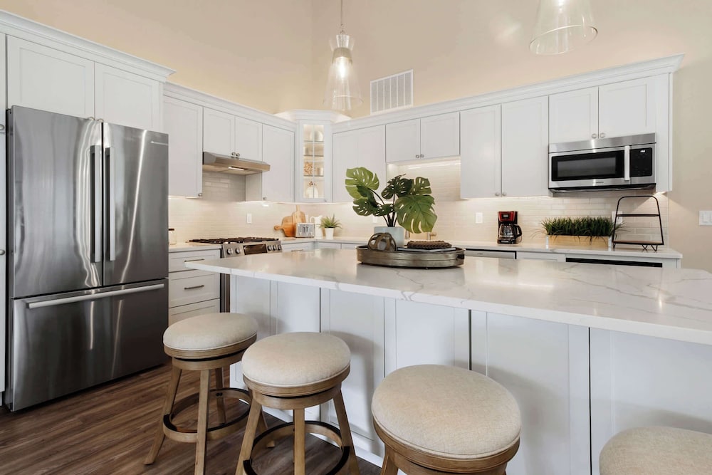 Abbey Springs - Private Community & Amenities!