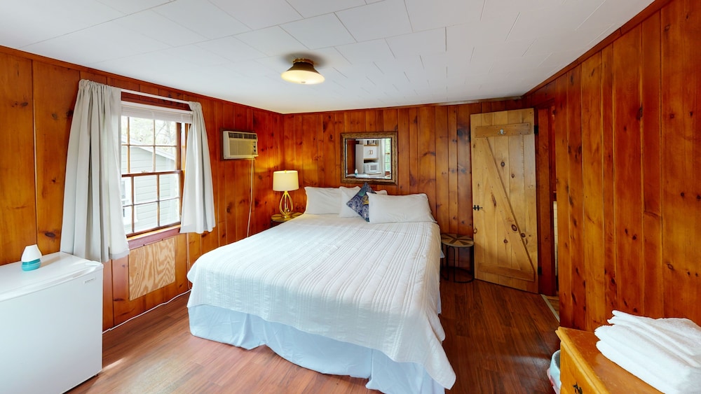 Lakeview House & Cottages