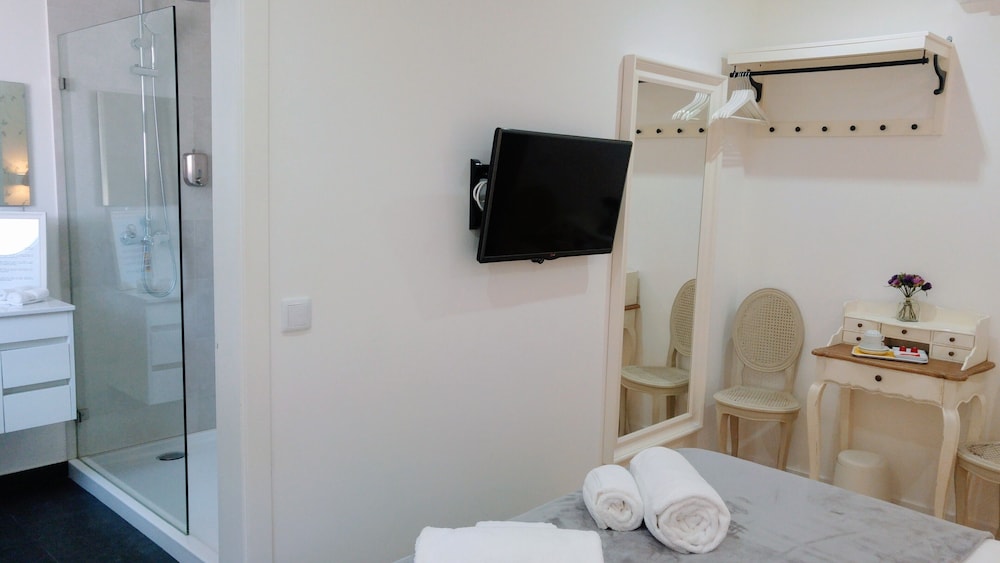 Lisbon Terrace Suites Apartment for Large Groups with Amazing Terrace