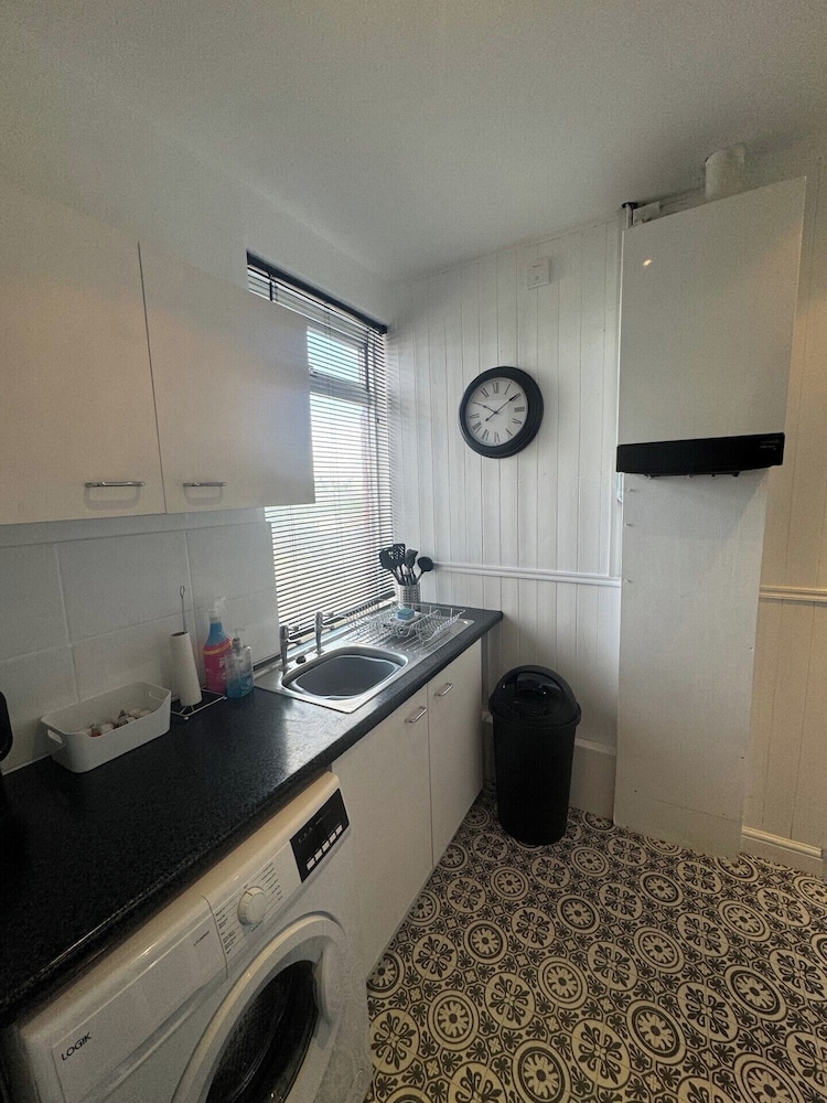 Simonside Apartment - Sleeps 6 -parking