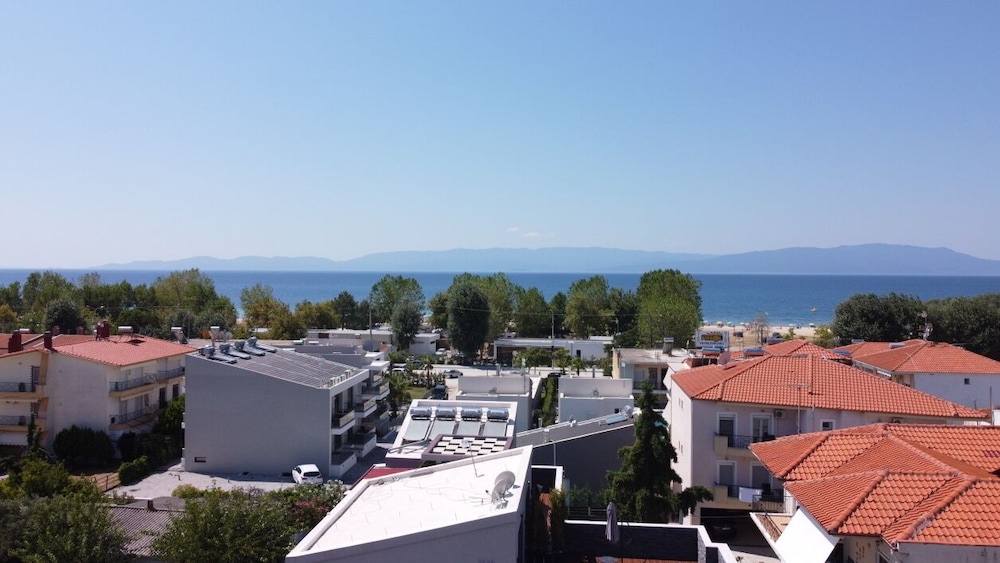 LUXSUITES