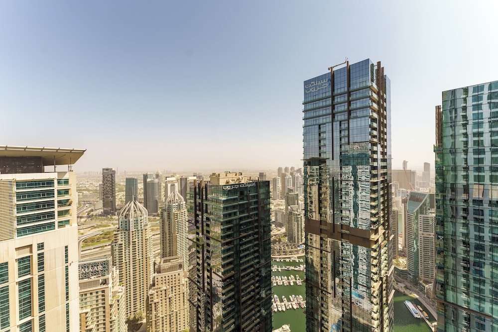 Marco Polo - Stylish & Spacious 2 BR with Marina + City Views