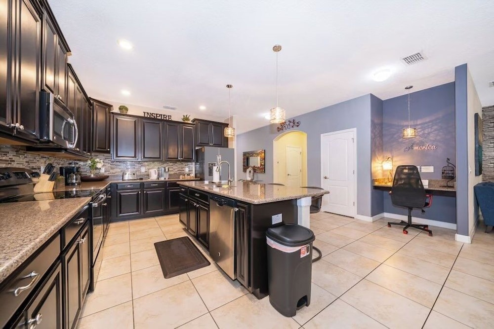 Florida Dreaming 6 Bedroom Home