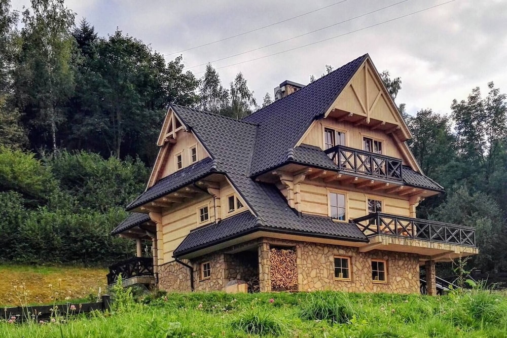 Beautiful Large Villa in Tylmanowa view 3