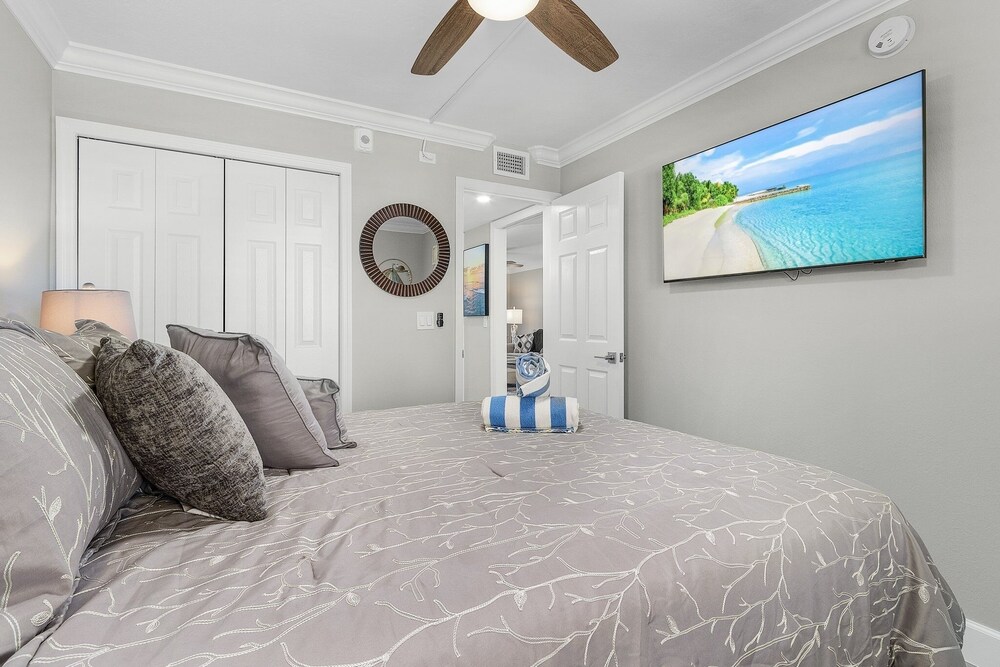 Seaside 108: Oceanview 2br/2ba Condo With Pool, Steps To Beach 2 Bedroom Condo