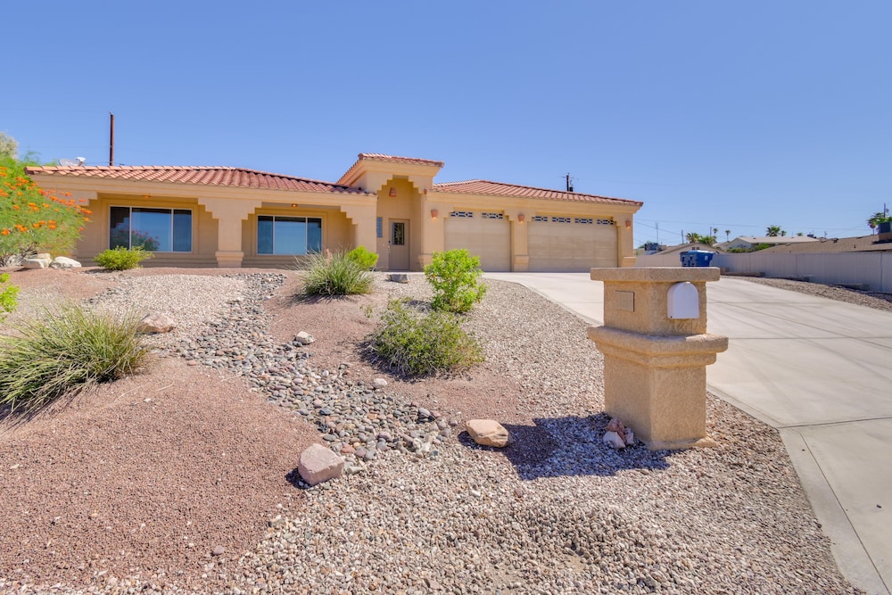 4 Mi to London Bridge: Lake Havasu City Home! view 3