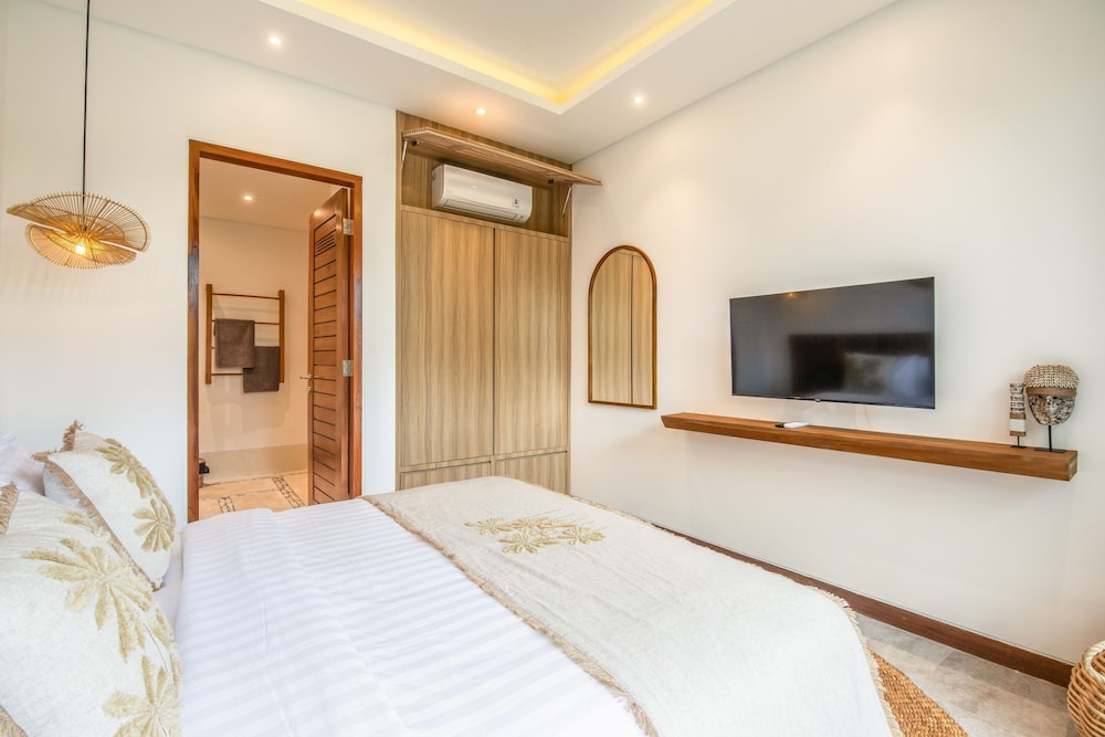 sol N1 Incredible 4 Bds Villa Near Finns Club