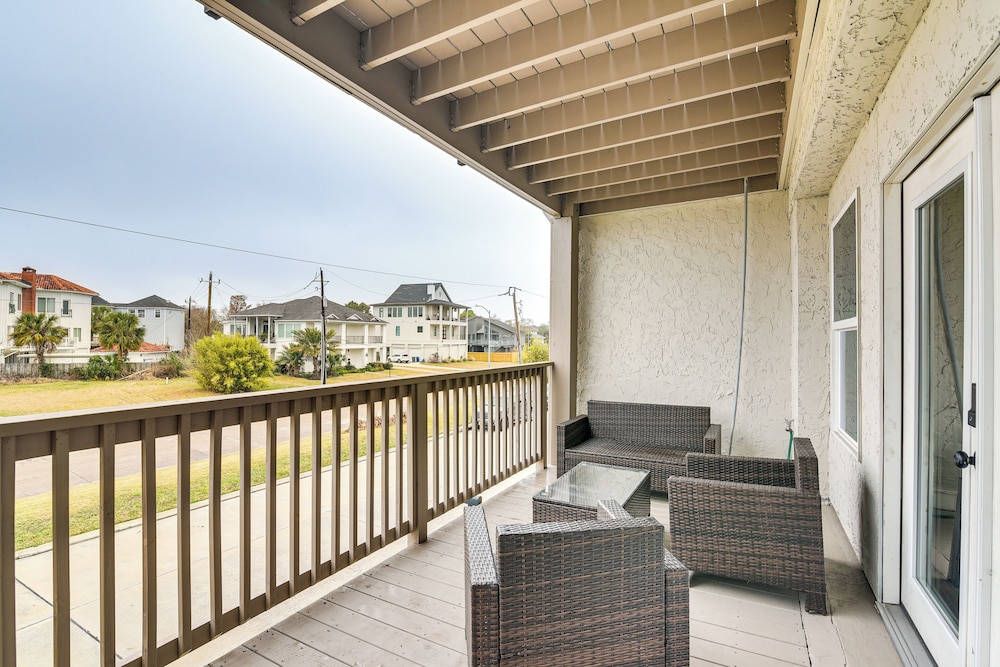 7 Mi to Kemah Boardwalk: Waterfront Houston Condo