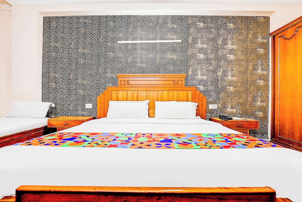 Fabhotel Gold Palace