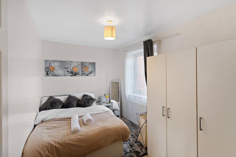 Cozy 2 Bed Apartment Close to Lcy & Excel