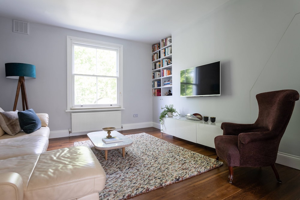 Bassett Road XII by Onefinestay