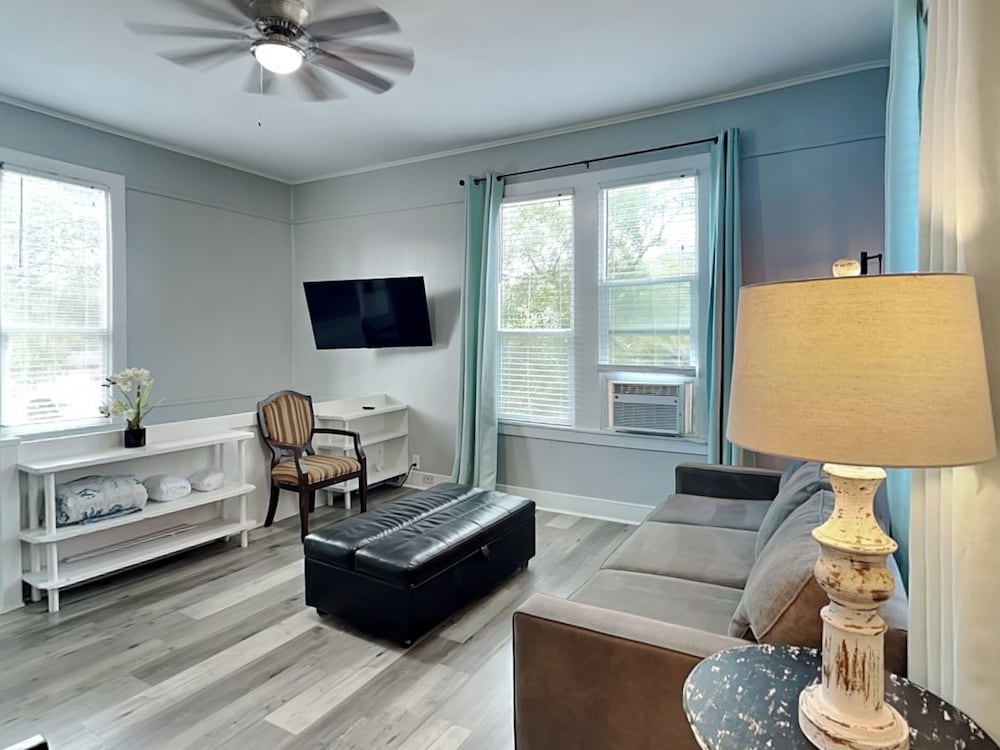 Pleasure Pier Retreat Manor by Ryson Vacation Rentals
