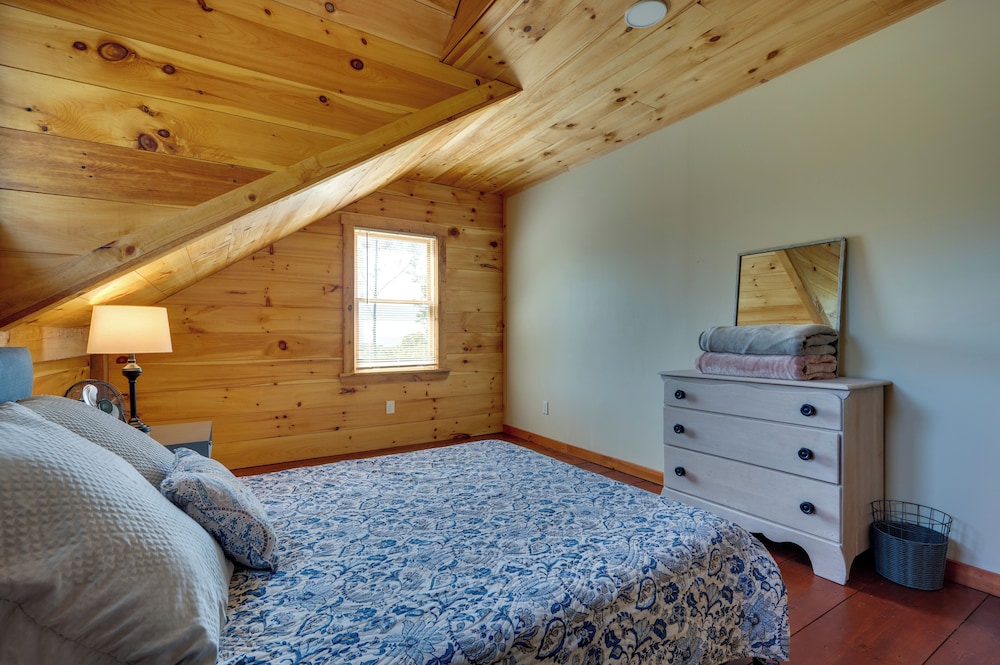 Unplug, Unwind & Explore: Remote Vermont Cabin