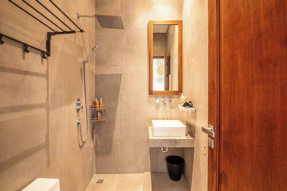 5-br Beach Villa in Canggu Overlooking Rice Fields