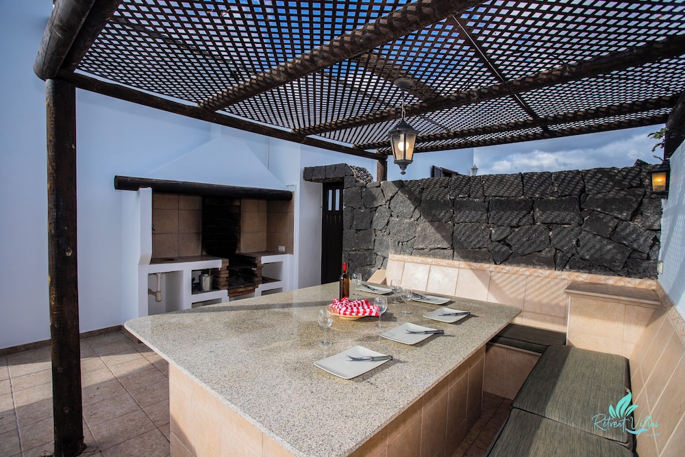 3 Bed Villa - Pool, Terrace, Bbq, Near Beach