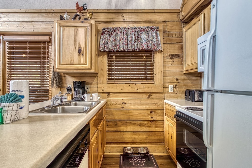 Er239- Sleepy Bear Great Location â Close To Town! 2 Bedroom Cabin by RedAwning view 3