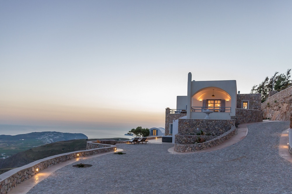 Enastron Suites